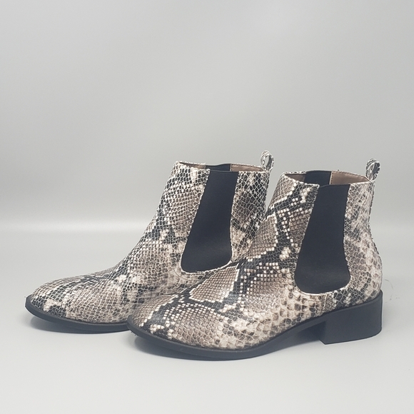 Forever 21 Chelsea Ankle Boots - Picture 5 of 9